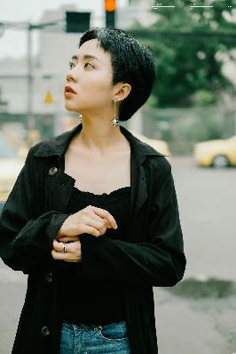 迪拜的女孩在线观看完整免费高清满天星